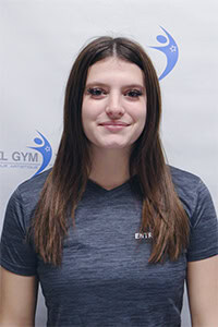 Portrait de Kamelia G-B. avec un sourire subtil.