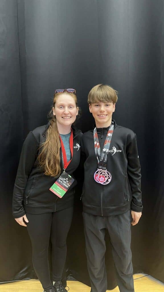 Entraîneure et athlète d'Excel Gym à Élite Canada 2026, secteur trampoline. Médaille.